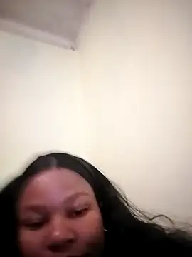 Seductive Yellow Titties online show from November 7, 2025, 7:51 pm