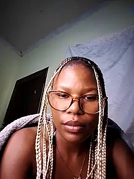 Seductive Yellow Titties online show from February 9, 2026, 8:07 pm