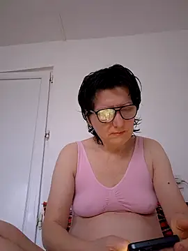 Snapshot of Vera_Elle chatting on March 3, 2026, 5:14 am Vera Elle online show from March 3, 2026, 5:14 am