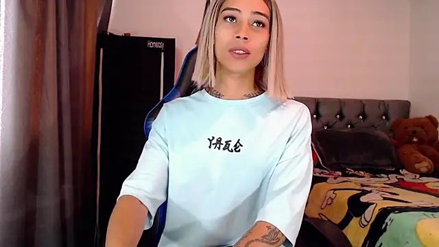 Snapshot of Sweet-Cris chatting on September 29, 2025, 3:17 pm Sweet-Cris online show from September 29, 2025, 3:17 pm