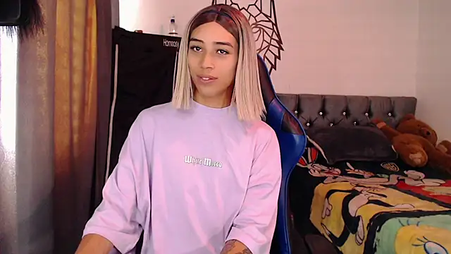 Snapshot of Sweet-Cris chatting on October 2, 2025, 2:20 pm Sweet-Cris online show from October 2, 2025, 2:20 pm