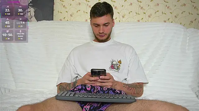 Snapshot of johnstoneisland chatting on June 26, 2026, 8:09 am johnstoneisland online show from June 26, 2026, 8:09 am