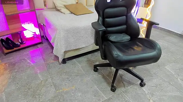 BLUE TAY1 online show from September 22, 2025, 12:00 pm