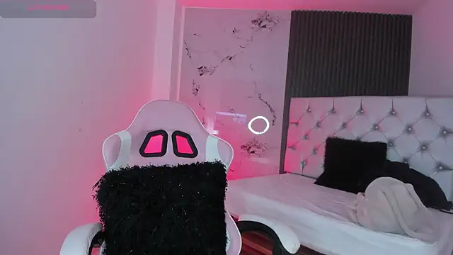 chloesagee online show from October 3, 2025, 10:11 pm