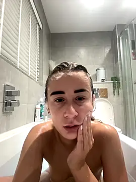 Snapshot of SexyySiSi chatting on October 14, 2025, 5:35 pm SexyySiSi online show from October 14, 2025, 5:35 pm