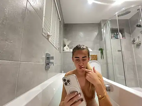 Snapshot of SexyySiSi chatting on November 13, 2025, 9:08 pm SexyySiSi online show from November 13, 2025, 9:08 pm