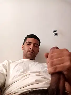 johan77esteban online show from December 21, 2025, 7:26 pm