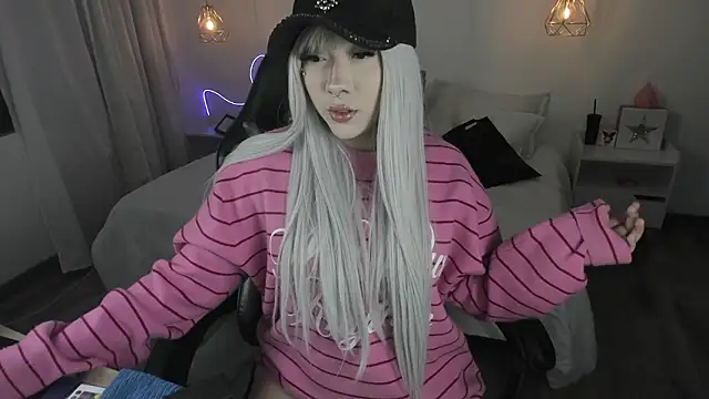 Snapshot of Noahcryptic chatting on February 17, 2026, 6:00 am Noahcryptic online show from February 17, 2026, 6:00 am