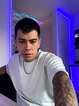 chris suarez online show from November 7, 2025, 9:41 pm