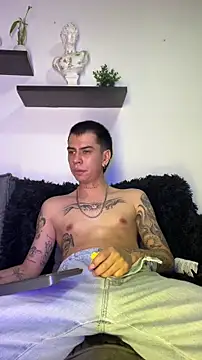 Snapshot of chris_suarez chatting on May 23, 2026, 4:33 am chris suarez online show from May 23, 2026, 4:33 am