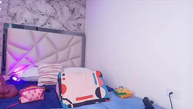 Snapshot of carol_juicyy chatting on November 23, 2025, 7:24 pm carol juicyy online show from November 23, 2025, 7:24 pm