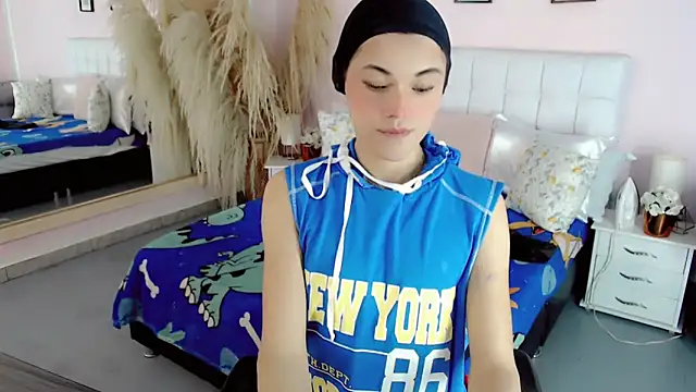 nathalialoes1 online show from November 26, 2025, 10:10 pm