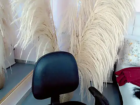 nathalialoes1 online show from October 17, 2025, 7:15 pm