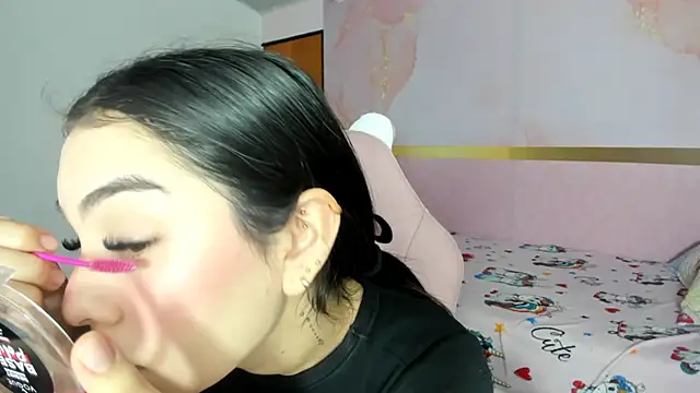 Snapshot of milk_candy18 chatting on October 21, 2025, 10:47 am milk candy18 online show from October 21, 2025, 10:47 am