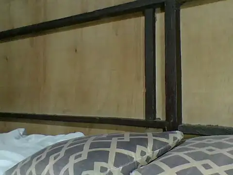 Snapshot of Madona1993 chatting on February 22, 2026, 7:37 pm Madona1993 online show from February 22, 2026, 7:37 pm