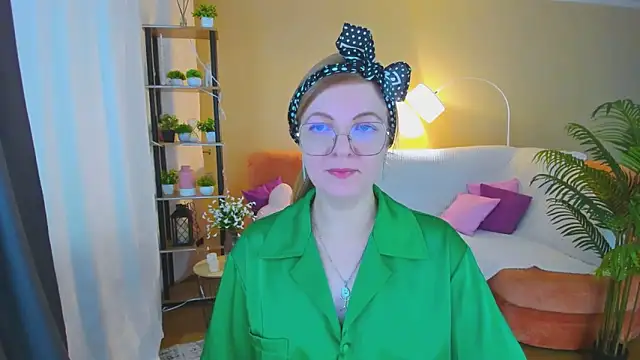 Snapshot of YourUniverser chatting on November 11, 2025, 9:26 am YourUniverser online show from November 11, 2025, 9:26 am