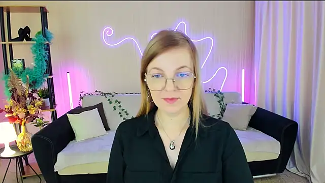 Snapshot of YourUniverser chatting on November 14, 2025, 9:13 am YourUniverser online show from November 14, 2025, 9:13 am