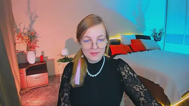 Snapshot of YourUniverser chatting on November 4, 2025, 9:46 am YourUniverser online show from November 4, 2025, 9:46 am