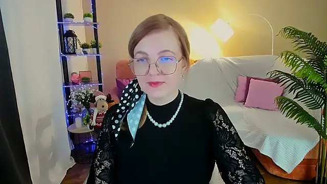 Snapshot of YourUniverser chatting on December 1, 2025, 9:32 am YourUniverser online show from December 1, 2025, 9:32 am