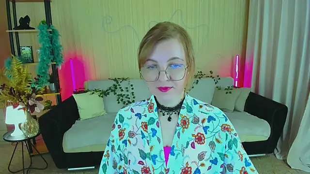 Snapshot of YourUniverser chatting on November 30, 2025, 9:43 am YourUniverser online show from November 30, 2025, 9:43 am