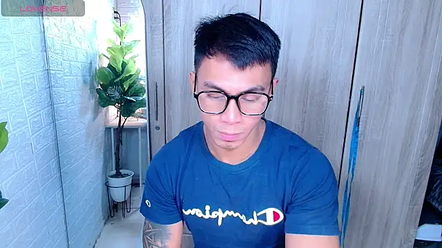 Snapshot of PinooyMilker chatting on December 18, 2025, 11:36 am PinooyMilker online show from December 18, 2025, 11:36 am