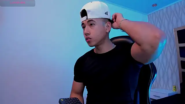 Snapshot of Draven_Marceaux chatting on October 31, 2025, 11:18 am Draven Marceaux online show from October 31, 2025, 11:18 am