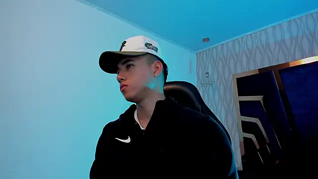 Snapshot of Draven_Marceaux chatting on November 12, 2025, 11:25 am Draven Marceaux online show from November 12, 2025, 11:25 am