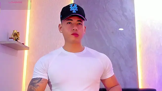 Snapshot of Draven_Marceaux chatting on July 12, 2026, 1:34 pm Draven Marceaux online show from July 12, 2026, 1:34 pm