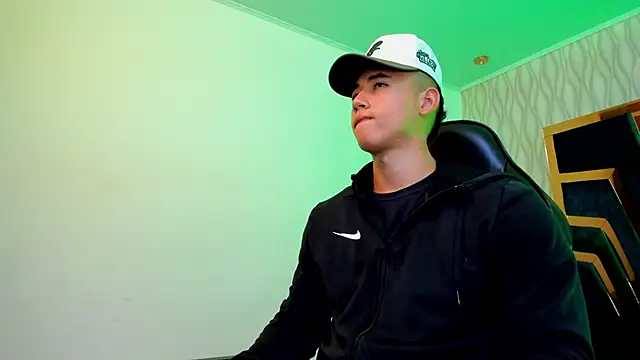 Snapshot of Draven_Marceaux chatting on September 17, 2025, 11:23 am Draven Marceaux online show from September 17, 2025, 11:23 am