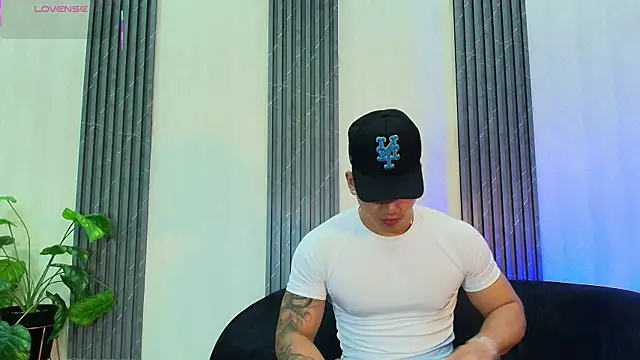 Snapshot of Draven_Marceaux chatting on July 8, 2026, 11:22 am Draven Marceaux online show from July 8, 2026, 11:22 am