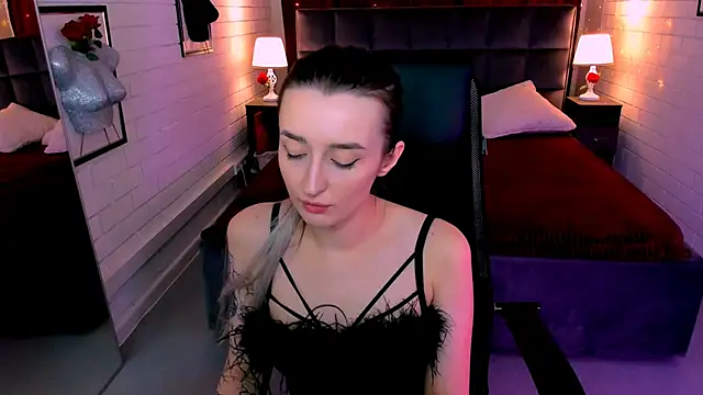 Snapshot of AliceLids chatting on October 3, 2025, 1:12 pm AliceLids online show from October 3, 2025, 1:12 pm