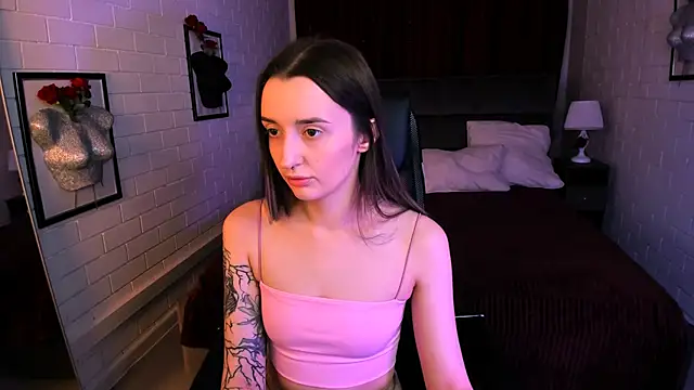 Snapshot of AliceLids chatting on November 11, 2025, 1:28 pm AliceLids online show from November 11, 2025, 1:28 pm