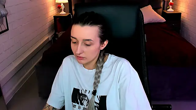 Snapshot of AliceLids chatting on October 2, 2025, 1:14 pm AliceLids online show from October 2, 2025, 1:14 pm