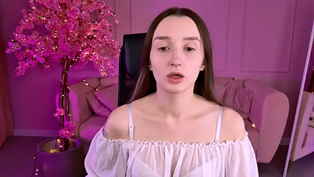 Snapshot of AliceLids chatting on September 30, 2025, 1:06 pm AliceLids online show from September 30, 2025, 1:06 pm