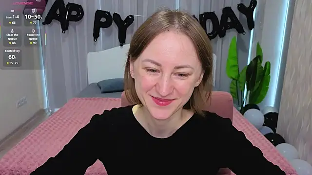 LuluChiiii online show from October 27, 2025, 10:49 am