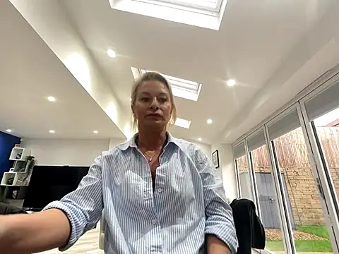 Princess-polly online show from November 11, 2025, 11:16 am