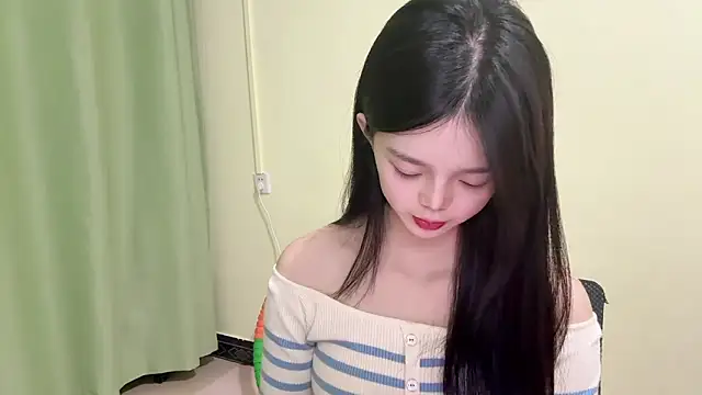 Snapshot of Nicole-13 chatting on November 18, 2025, 11:24 am Nicole-13 online show from November 18, 2025, 11:24 am