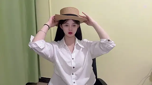 Snapshot of Nicole-13 chatting on November 4, 2025, 10:19 am Nicole-13 online show from November 4, 2025, 10:19 am