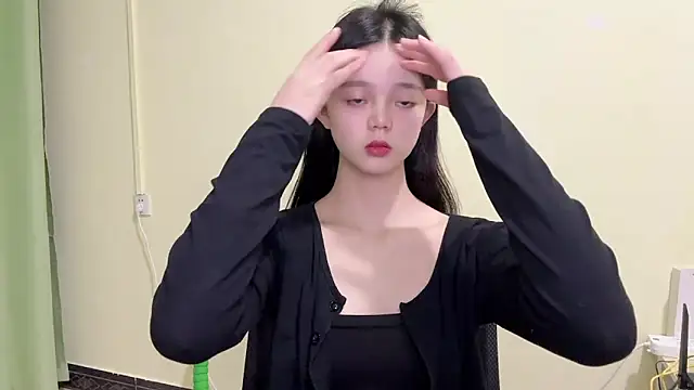 Snapshot of Nicole-13 chatting on November 5, 2025, 11:02 am Nicole-13 online show from November 5, 2025, 11:02 am