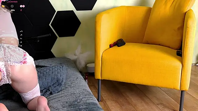 sexy-school online show from November 15, 2025, 3:49 pm