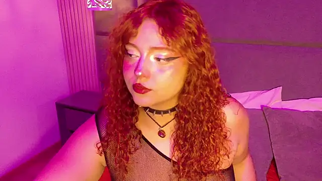 SamanthaaReed online show from November 12, 2025, 4:27 am