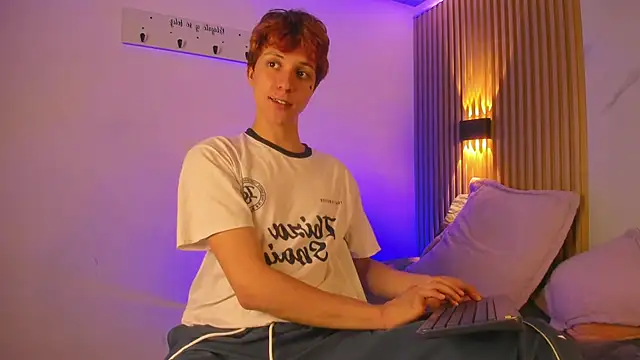 Snapshot of IM_DAREN chatting on April 14, 2026, 3:44 am IM DAREN online show from April 14, 2026, 3:44 am