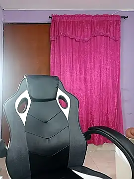 Snapshot of LunaaRosse chatting on November 29, 2025, 3:06 am LunaaRosse online show from November 29, 2025, 3:06 am