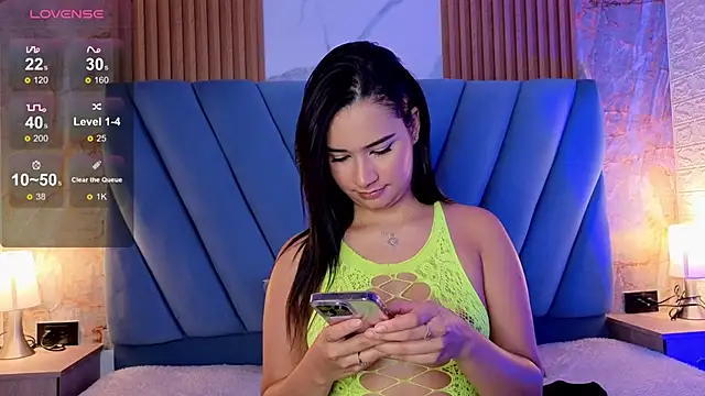 nathalia koch  online show from September 26, 2025, 7:54 pm