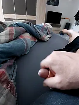 nikfu274 online show from April 8, 2026, 7:43 am