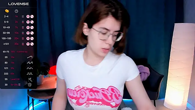 BellaCaress online show from November 30, 2025, 2:23 am