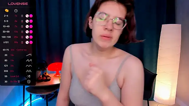 BellaCaress online show from November 7, 2025, 2:27 am