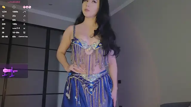 lunajii online show from October 11, 2025, 3:07 am