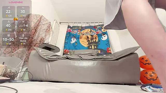 fox-yiyi online show from October 25, 2025, 12:04 pm