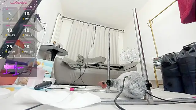 fox-yiyi online show from December 18, 2025, 12:09 pm